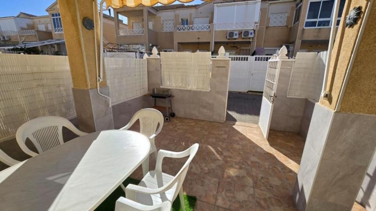 Sale of independent chalet in Casa o chalet en Calle Pablo Mercader Torregrosa, Parque Acuático - Sector 25, Torrevieja, Torrevieja
 photo 4