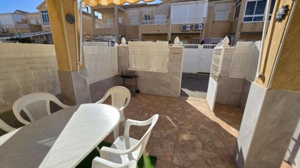 Independent chalet for sale in Casa o chalet en Calle Pablo Mercader Torregrosa, Parque Acuático - Sector 25, Torrevieja, Torrevieja
 photo 4