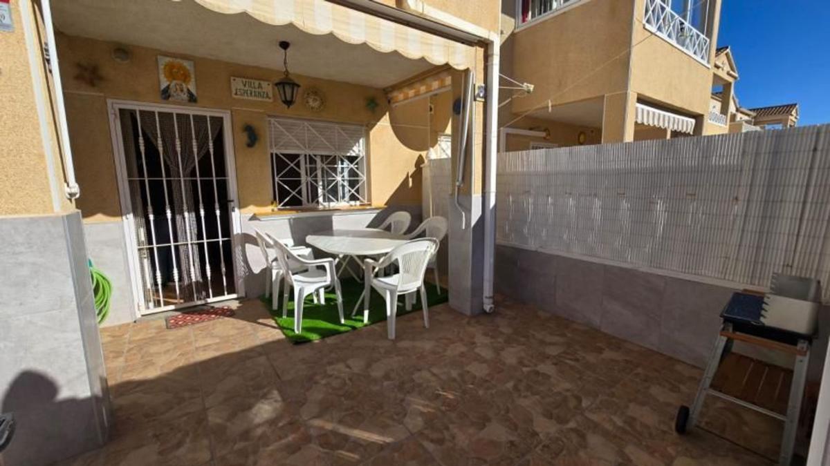 Sale of independent chalet in Casa o chalet en Calle Pablo Mercader Torregrosa, Parque Acuático - Sector 25, Torrevieja, Torrevieja
 photo 5