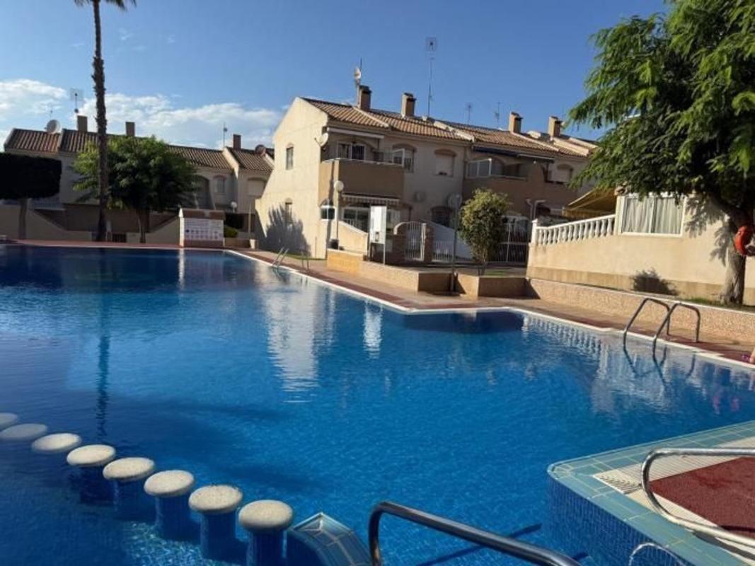 Venta de piso en Piso en Avenida de la Mancha, Aguas Nuevas, Torrevieja, Torrevieja
photo 2
