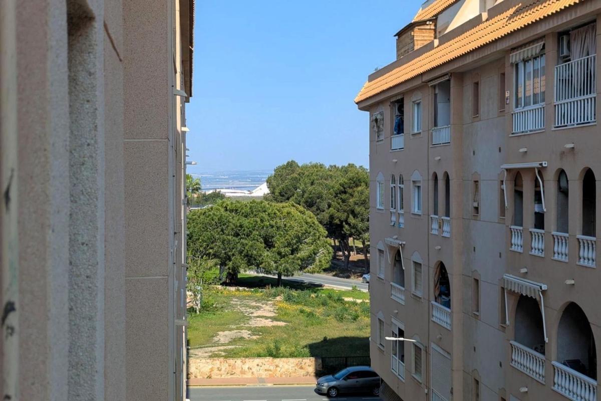 Sprzedaż mieszkania w Piso en Avenida de Pinoso, 12, El Acequión, Torrevieja, Torrevieja
photo 5