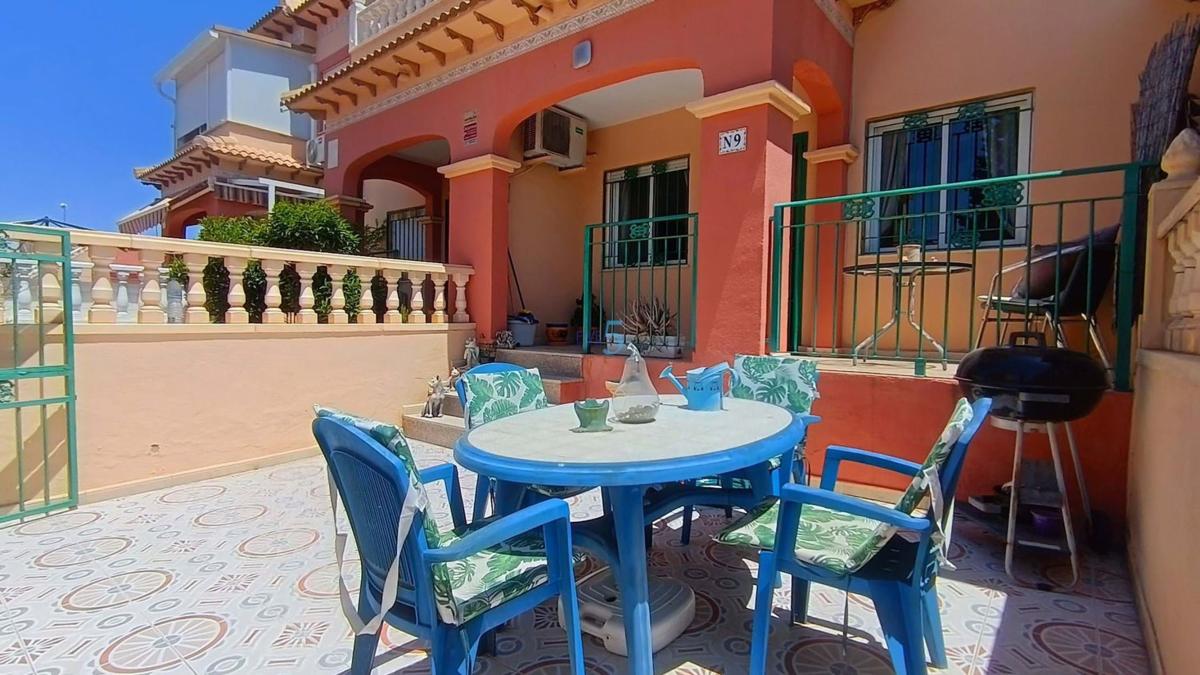 Sale of independent chalet in Casa o chalet en La Siesta - El Salado - Torreta, Torrevieja, Torrevieja
 photo 2