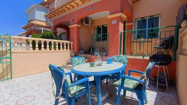 Independent chalet for sale in Casa o chalet en La Siesta - El Salado - Torreta, Torrevieja, Torrevieja
 photo 2