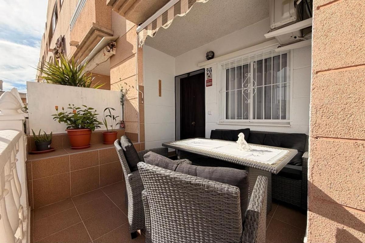 Venta de piso en Piso en Calle París, Playa de los Locos, Torrevieja, Torrevieja
photo 1
