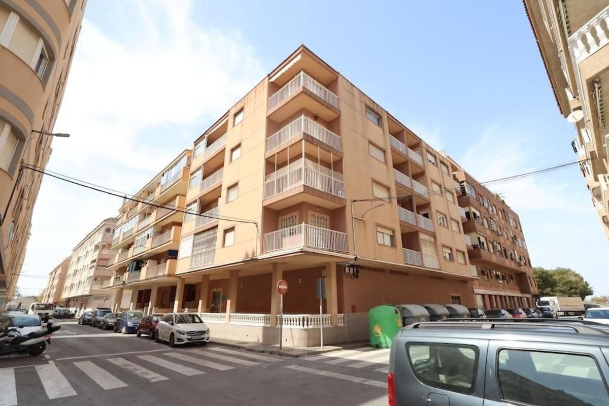 Venta de piso en Piso en Calle Rafal, El Acequión, Torrevieja, Torrevieja
photo 1