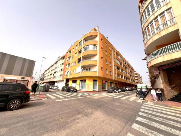 Venta de piso en Piso en Calle Patricio Zammit, 59, Antonio Machado, Torrevieja, Torrevieja
photo 1
