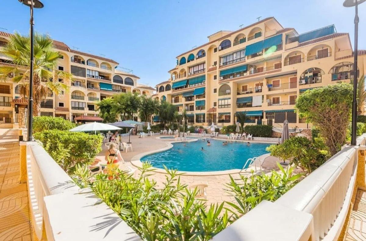 Sprzedaż mieszkania w Piso en Avenida de Holanda, 38, Los Europeos, Torrevieja, Torrevieja
photo 1
