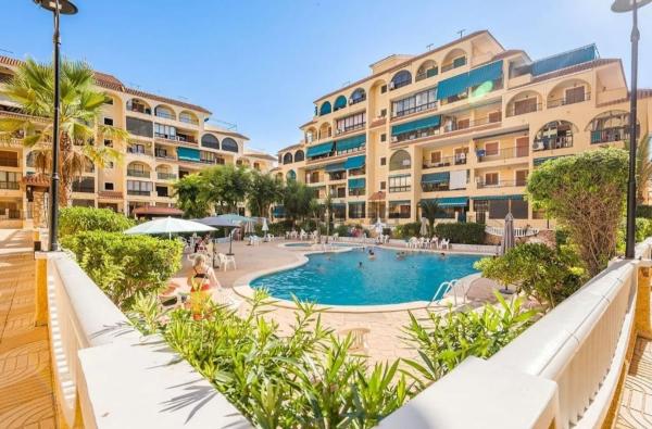 Sprzedaż mieszkania w Piso en Avenida de Holanda, 38, Los Europeos, Torrevieja, Torrevieja
 photo 1