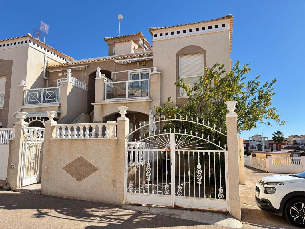 Venta de piso en Piso en Avenida de la Mancha s/n, Aguas Nuevas, Torrevieja, Torrevieja
photo 1