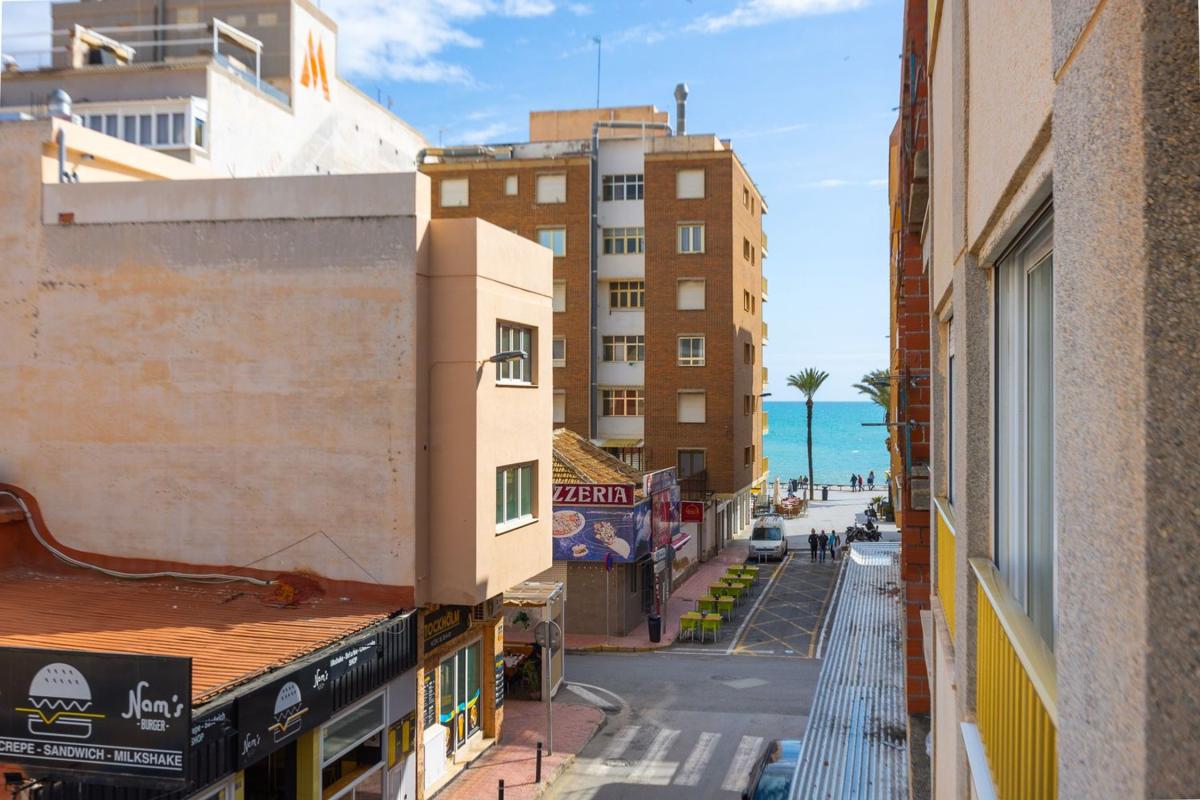 Sprzedaż mieszkania w Piso en Calle Apolo, 3, Centro - Muelle Pesquero, Torrevieja, Torrevieja
photo 1