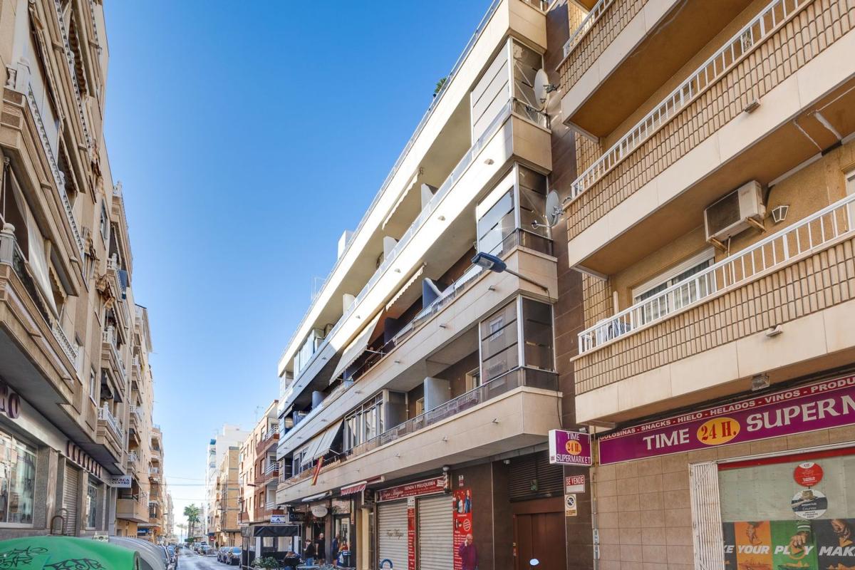 Venta de piso en Piso en Calle Moriones, 27, Las Piscinas Naturales, Torrevieja, Torrevieja
photo 1