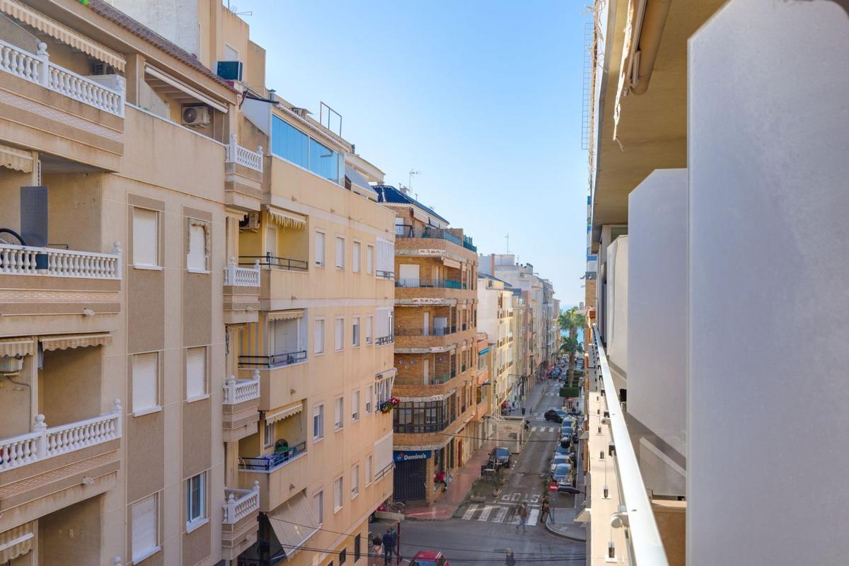 Venta de piso en Piso en Calle Moriones, 27, Las Piscinas Naturales, Torrevieja, Torrevieja
photo 2