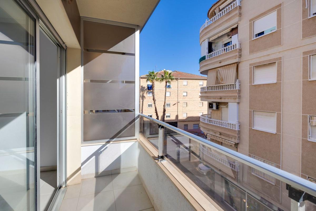 Venta de piso en Piso en Calle Moriones, 27, Las Piscinas Naturales, Torrevieja, Torrevieja
photo 3