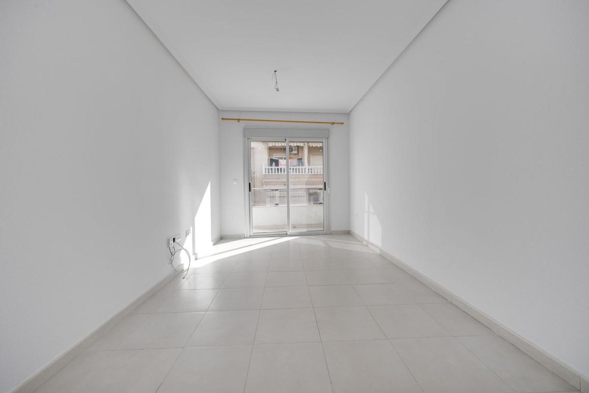 Venta de piso en Piso en Calle Moriones, 27, Las Piscinas Naturales, Torrevieja, Torrevieja
photo 4