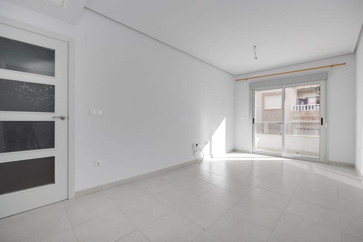 Venta de piso en Piso en Calle Moriones, 27, Las Piscinas Naturales, Torrevieja, Torrevieja
photo 5