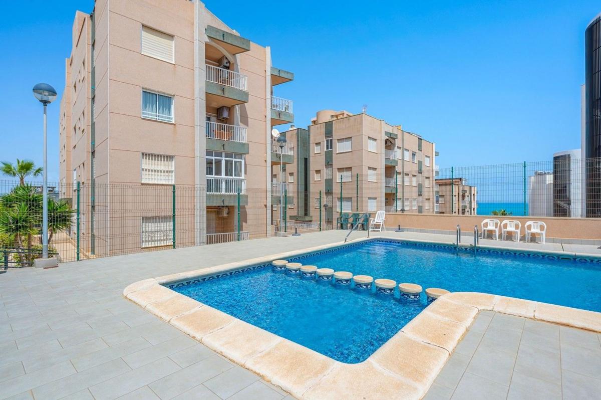 Sale of apartment in Piso en Calle San Sebastián, Cabo Cervera, Torrevieja, Torrevieja
photo 2