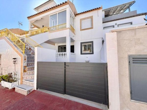 Independent chalet for sale in Casa o chalet en La Siesta - El Salado - Torreta, Torrevieja, Torrevieja
 photo 1