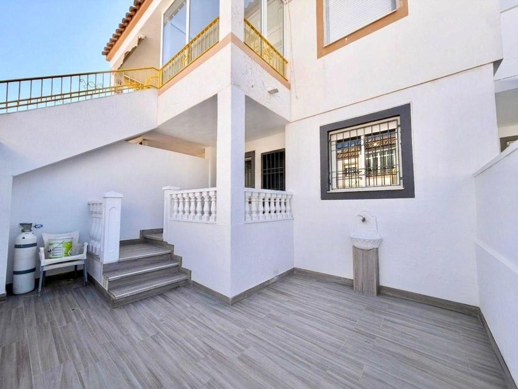 Sale of independent chalet in Casa o chalet en La Siesta - El Salado - Torreta, Torrevieja, Torrevieja
 photo 3