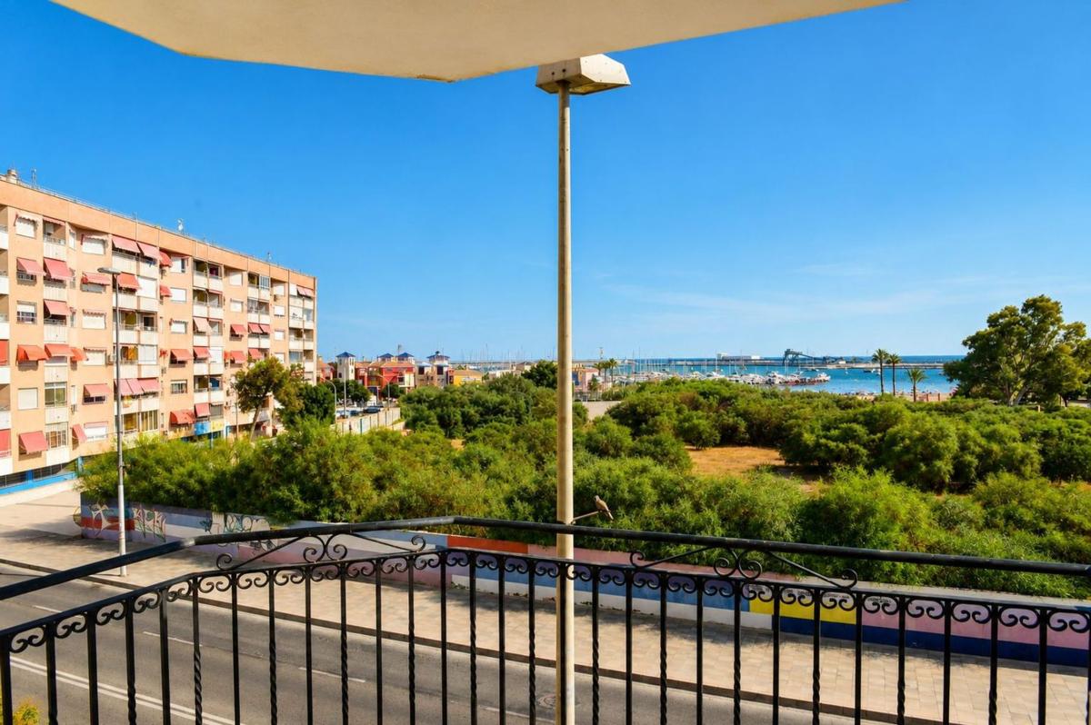 Sprzedaż mieszkania w Piso en Avenida Doctor Gregorio Marañón, 20, Puerto Deportivo, Torrevieja, Torrevieja
 photo 2