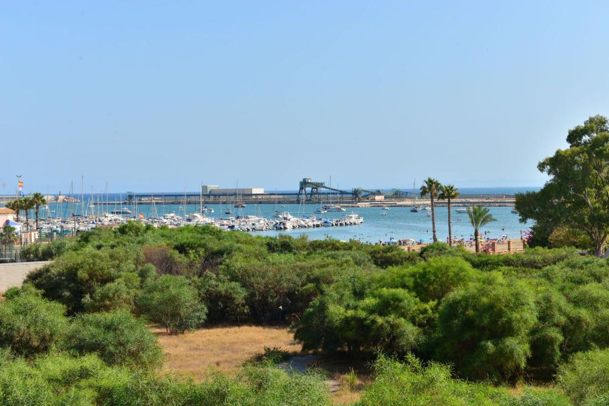 Sprzedaż mieszkania w Piso en Puerto Deportivo, Torrevieja, Torrevieja
photo 2
