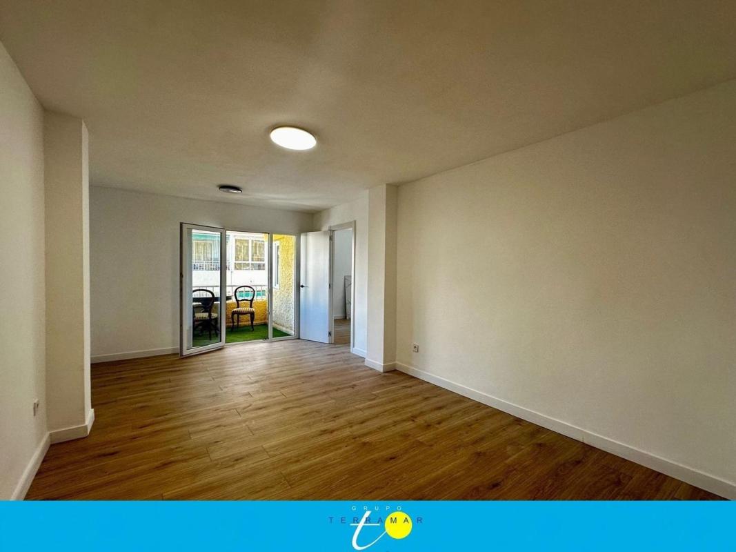 Venta de piso en Piso en Calle San Miguel de Salinas, 12, El Acequión, Torrevieja, Torrevieja
photo 3