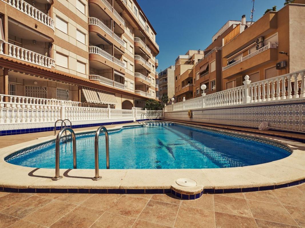 Sprzedaż mieszkania w Piso en Avenida Virgen del Carmen, Gaspar Perrelló, Torrevieja, Torrevieja
photo 1