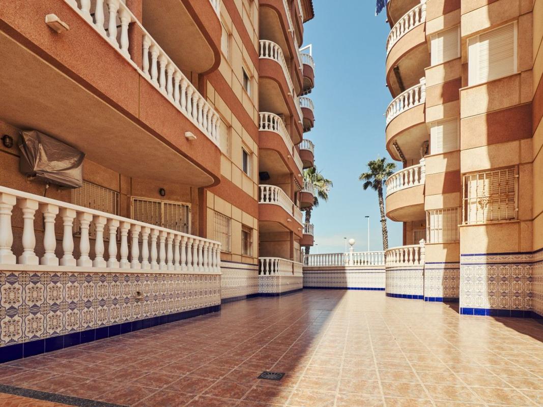 Sprzedaż mieszkania w Piso en Avenida Virgen del Carmen, Gaspar Perrelló, Torrevieja, Torrevieja
photo 2