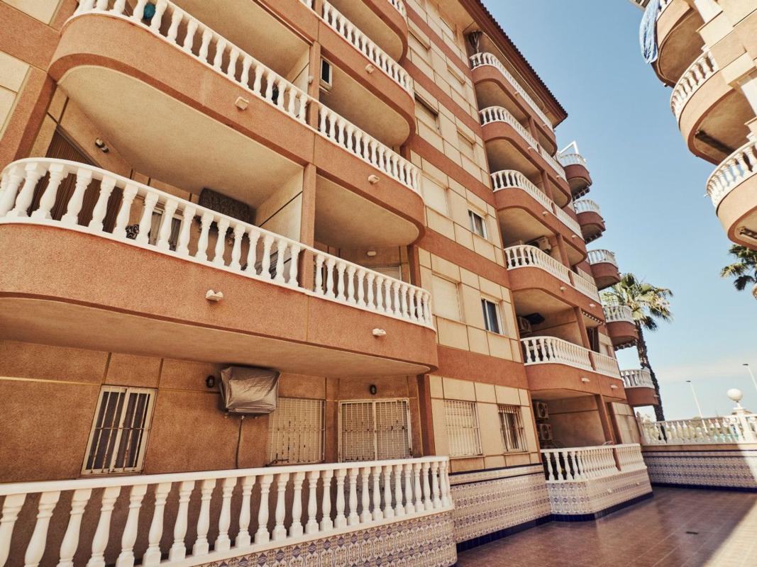 Sprzedaż mieszkania w Piso en Avenida Virgen del Carmen, Gaspar Perrelló, Torrevieja, Torrevieja
photo 3