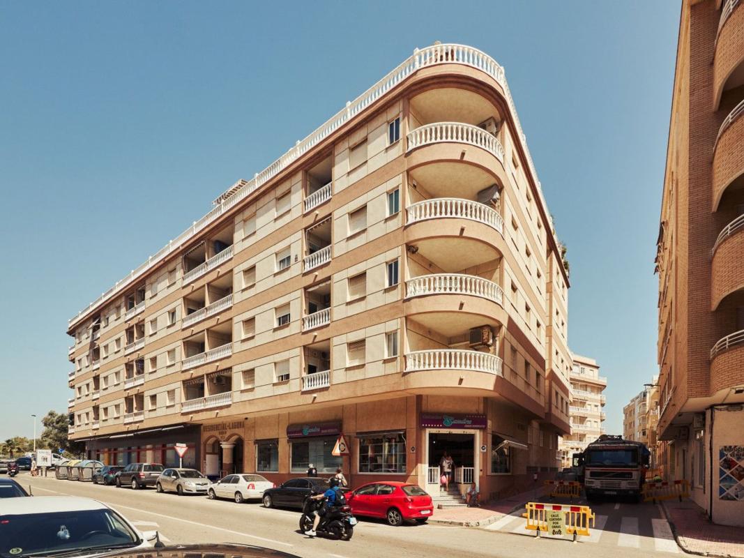 Sprzedaż mieszkania w Piso en Avenida Virgen del Carmen, Gaspar Perrelló, Torrevieja, Torrevieja
photo 4