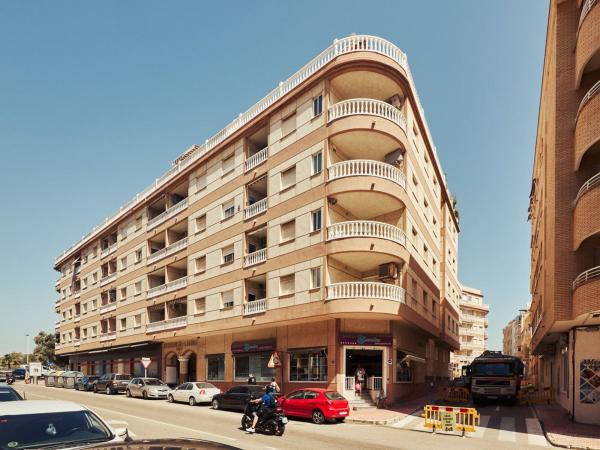 Venta de piso en Piso en Avenida Virgen del Carmen, Gaspar Perrelló, Torrevieja, Torrevieja
 photo 4