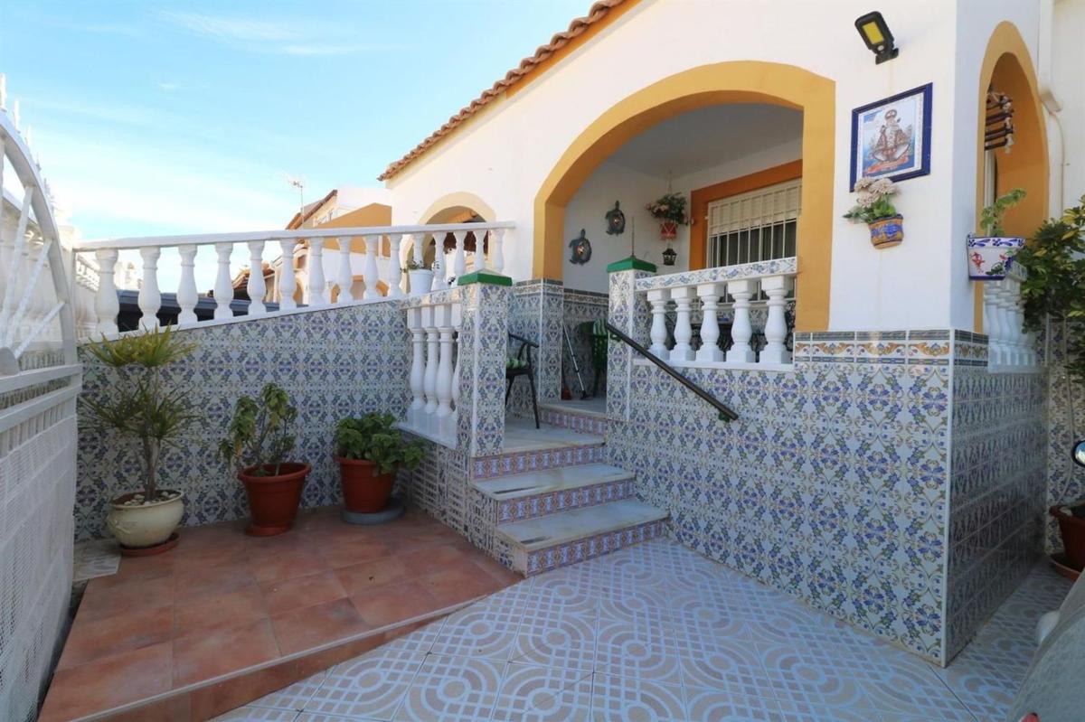 Sale of independent chalet in Casa o chalet en Calle Jose Lorca Garcia, La Siesta - El Salado - Torreta, Torrevieja, Torrevieja
 photo 3