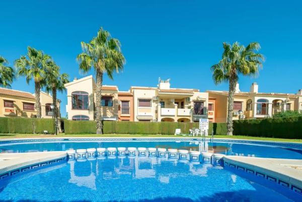 Chalet adosado en Calle las Tortolas, 67, La Siesta - El Salado - Torreta, Torrevieja photo 1