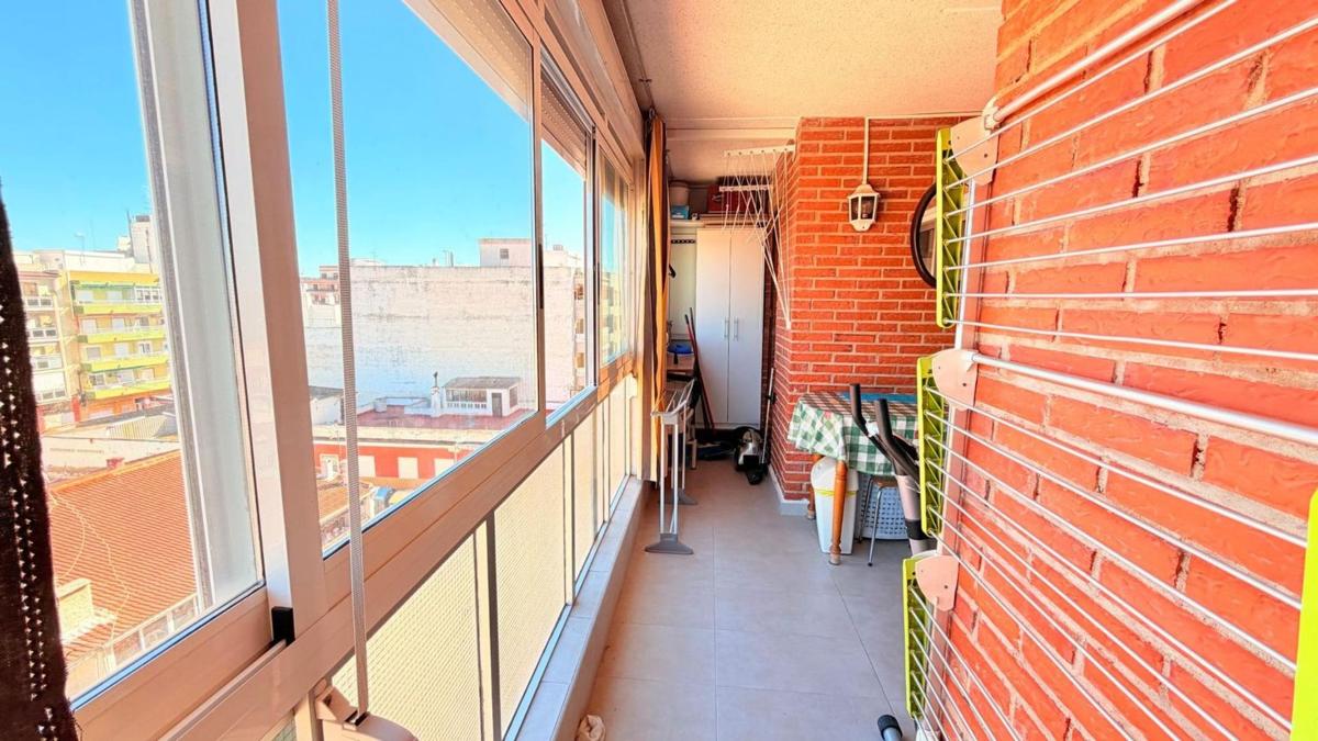 Venta de piso en Piso en Calle Almoradí, Playa de los Náufragos, Torrevieja, Torrevieja
photo 1