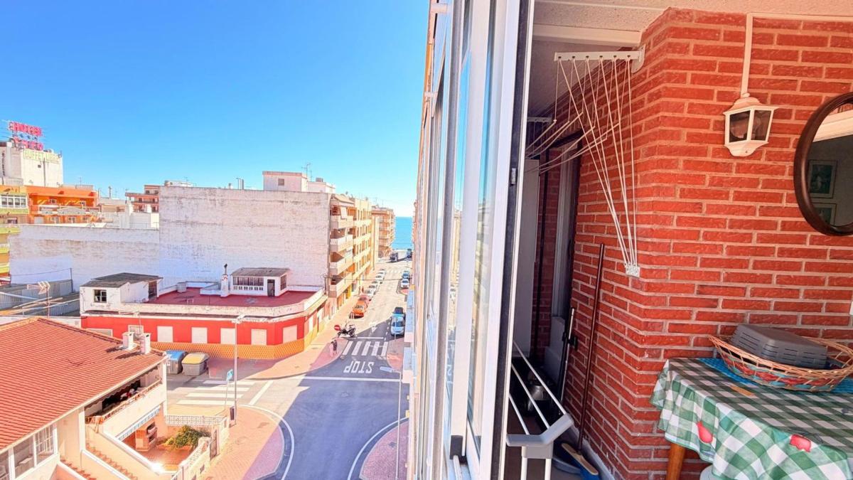 Venta de piso en Piso en Calle Almoradí, Playa de los Náufragos, Torrevieja, Torrevieja
photo 2