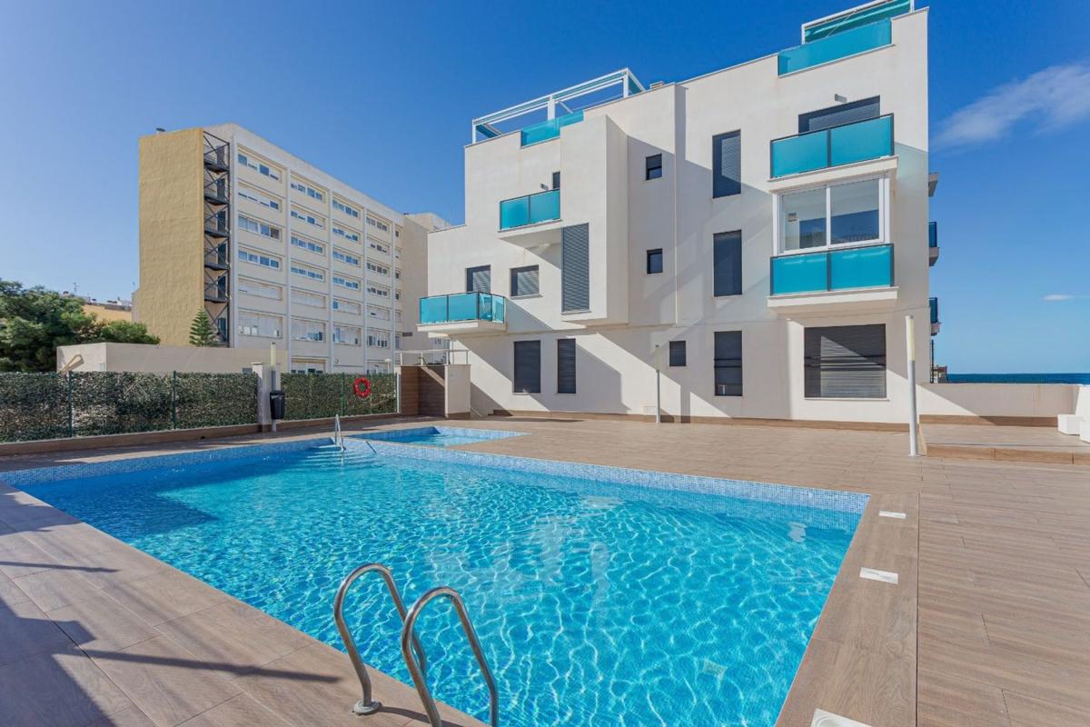 Venta de piso en Piso en Calle Maestro Francisco Casanovas, Antonio Machado, Torrevieja, Torrevieja
photo 4
