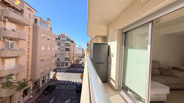 Sprzedaż mieszkania w Piso en Calle San Policarpo, Parque de las Naciones, Torrevieja, Torrevieja
thumbnail 1