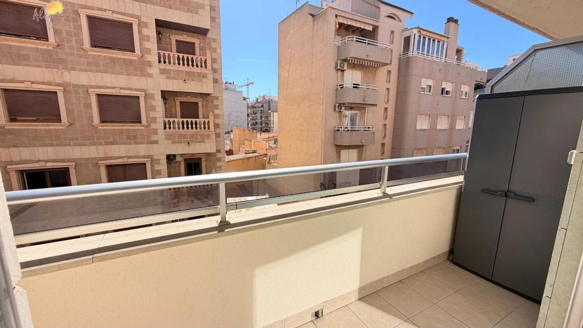 Sprzedaż mieszkania w Piso en Calle San Policarpo, Parque de las Naciones, Torrevieja, Torrevieja
photo 3