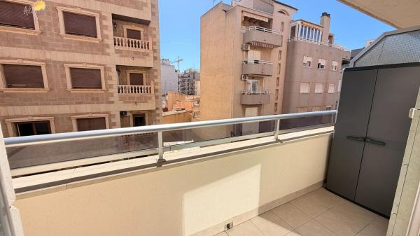 Sprzedaż mieszkania w Piso en Calle San Policarpo, Parque de las Naciones, Torrevieja, Torrevieja
thumbnail 2