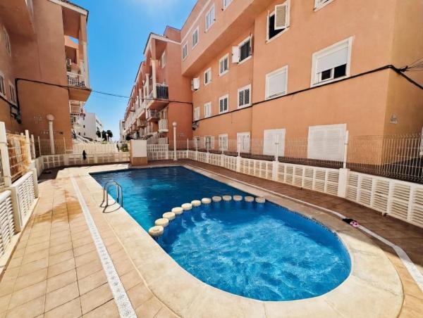 Venta de piso en Piso en Gaspar Perrelló, Torrevieja, Torrevieja
 photo 1