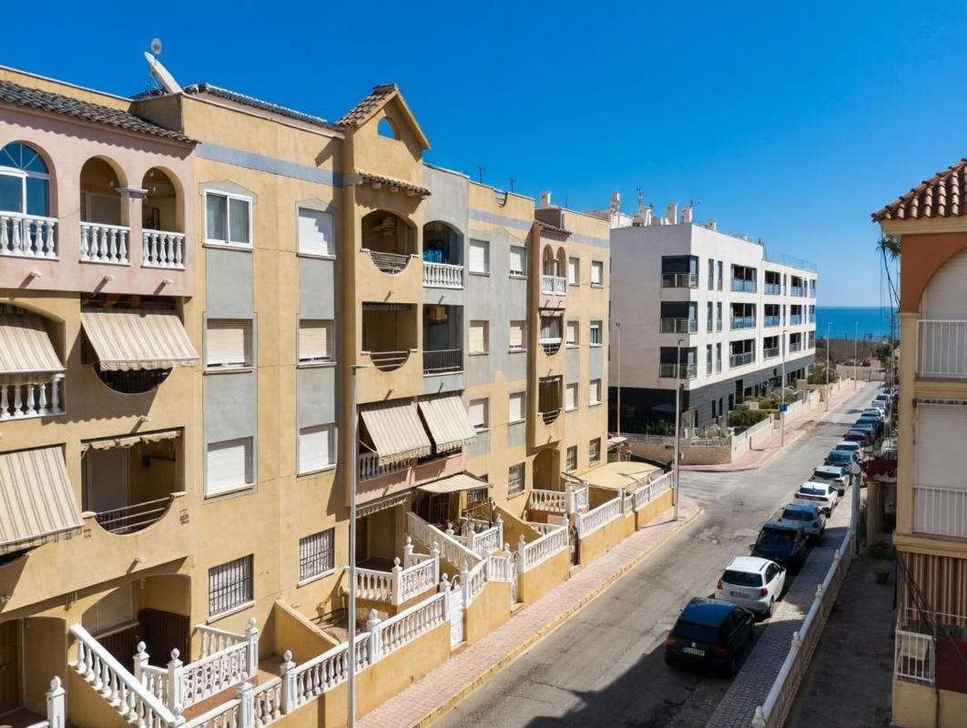 Venta de piso en Piso en Gaspar Perrelló, Torrevieja, Torrevieja
photo 3