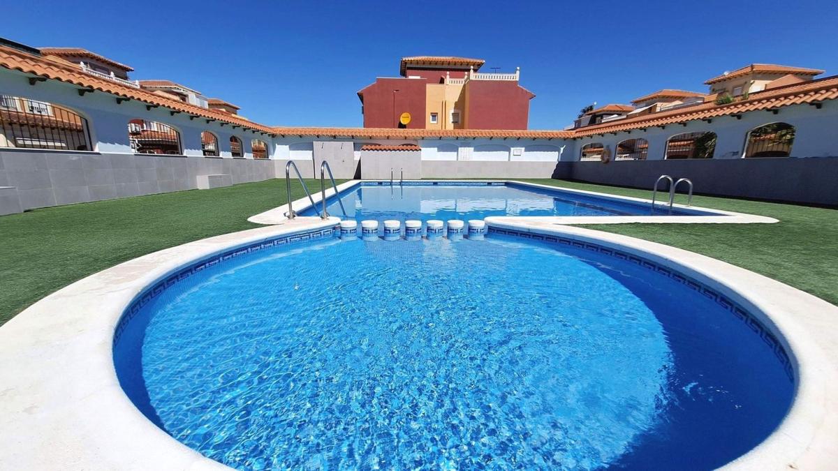 Venta de chalet independiente en Chalet pareado en La Siesta - El Salado - Torreta, Torrevieja, Torrevieja
 photo 2