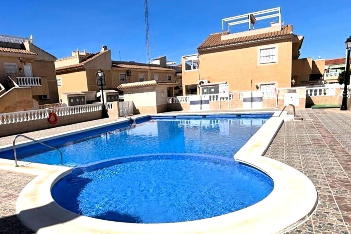 Venta de piso en Piso en Avenida de la Mancha, 3, Aguas Nuevas, Torrevieja, Torrevieja
photo 1