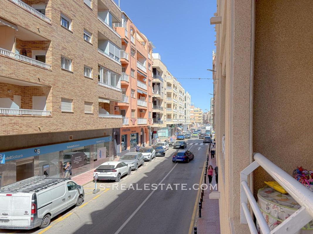 Venta de piso en Piso en Gaspar Perrelló, Torrevieja, Torrevieja
photo 3
