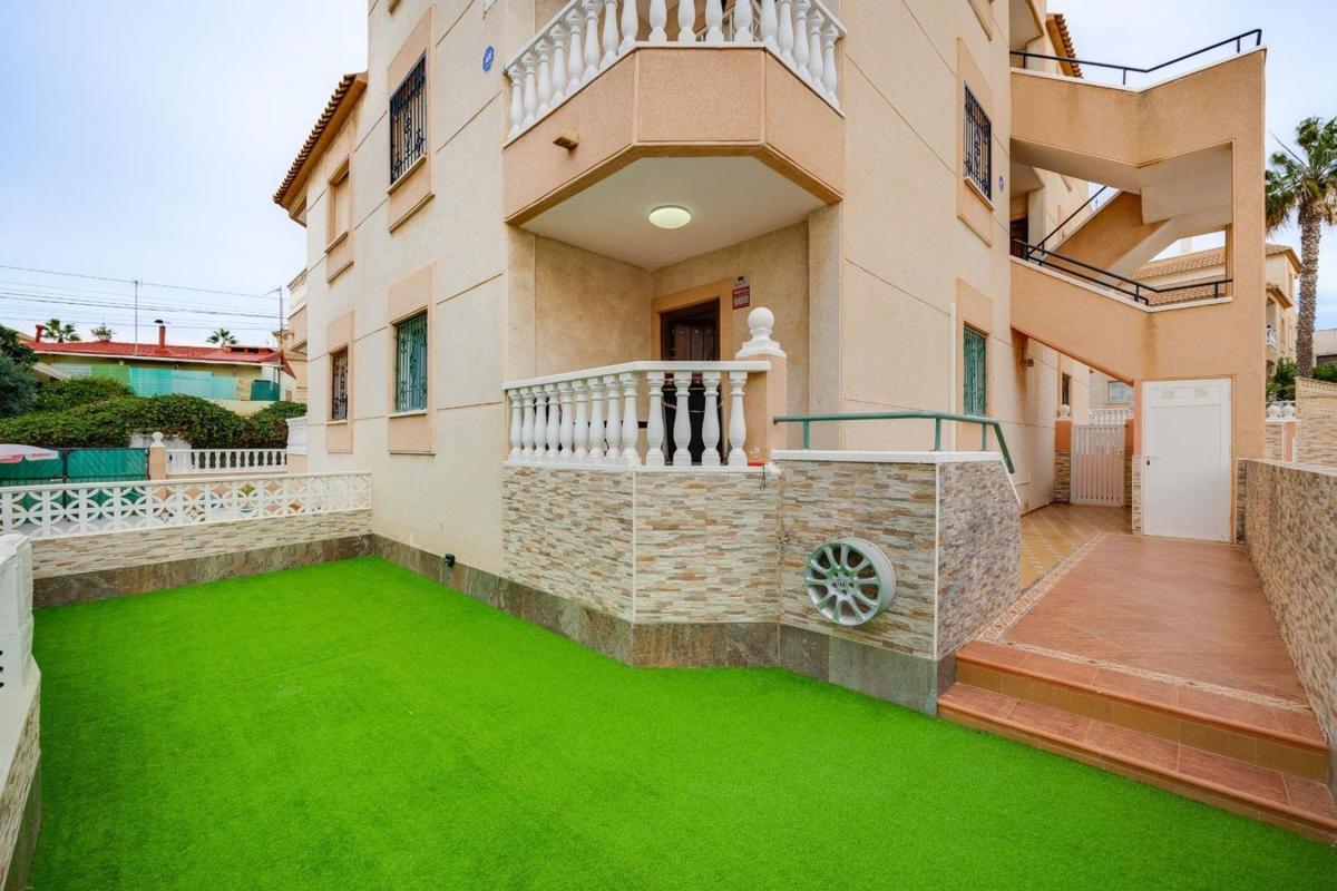 Venta de piso en Piso en Zona los Frutales, Torrevieja, Torrevieja
photo 1