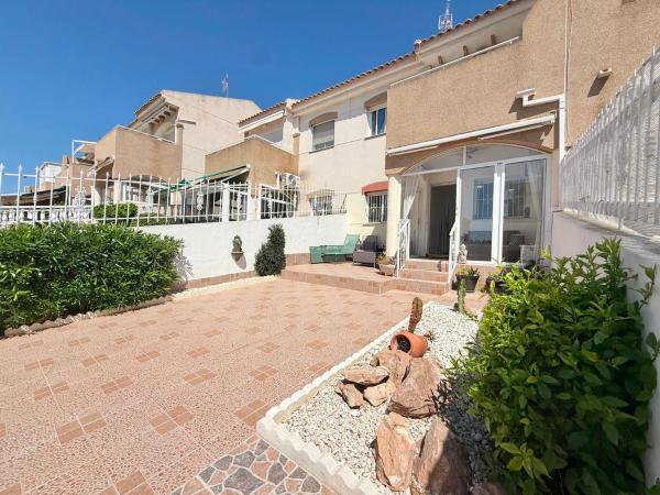 Venta de piso en Piso en Calle del Toboso, Aguas Nuevas, Torrevieja, Torrevieja
 photo 1