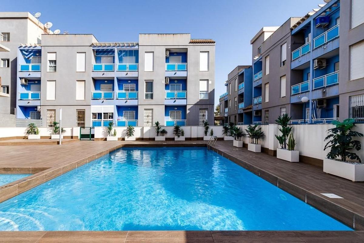 Venta de piso en Piso en Calle la Calera, Nueva Torrevieja, Torrevieja, Torrevieja
photo 1
