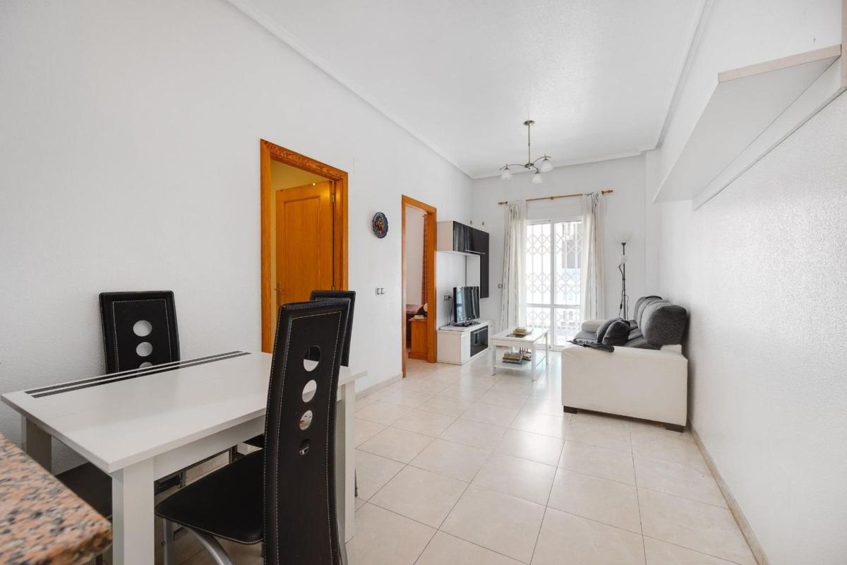 Venta de piso en Piso en Calle la Calera, Nueva Torrevieja, Torrevieja, Torrevieja
photo 2