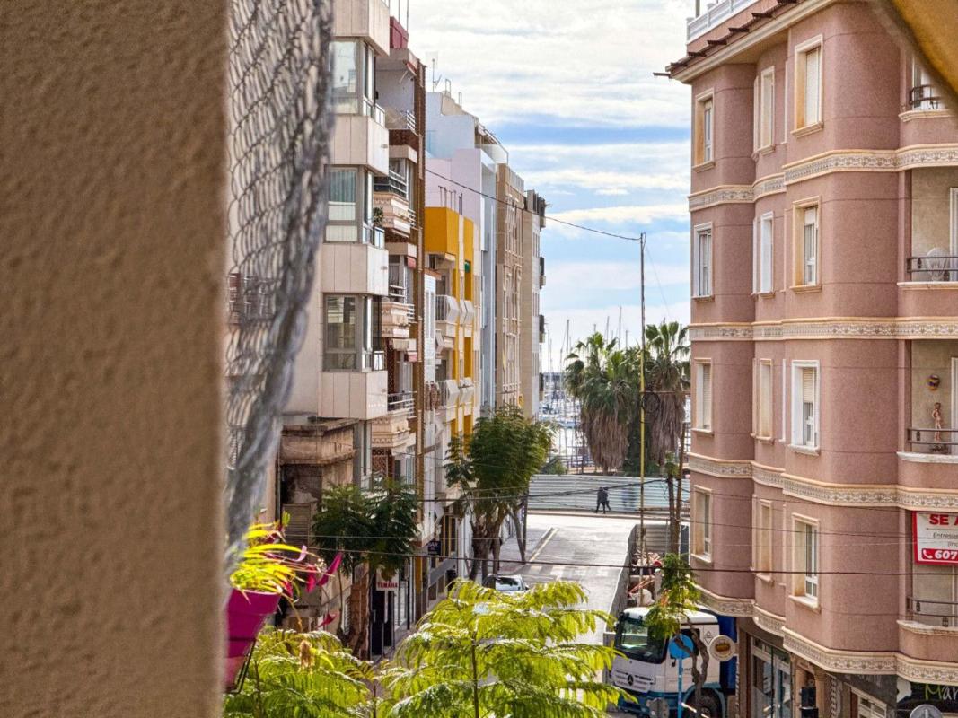 Sprzedaż mieszkania w Piso en Calle de Orihuela, Centro - Muelle Pesquero, Torrevieja, Torrevieja
photo 1