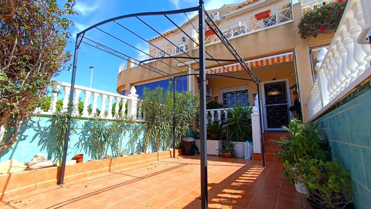 Venta de chalet independiente en Casa o chalet en La Siesta - El Salado - Torreta, Torrevieja, Torrevieja
photo 1