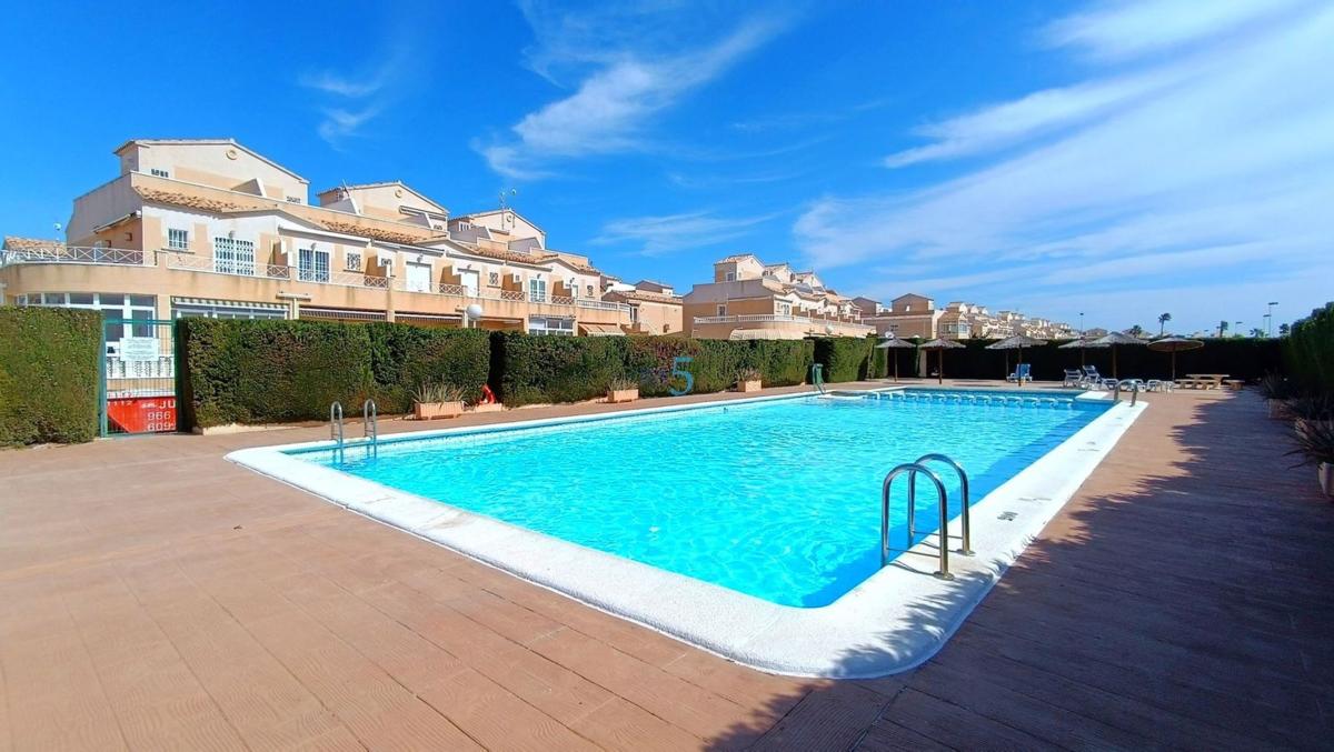 Venta de chalet independiente en Casa o chalet en La Siesta - El Salado - Torreta, Torrevieja, Torrevieja
photo 2